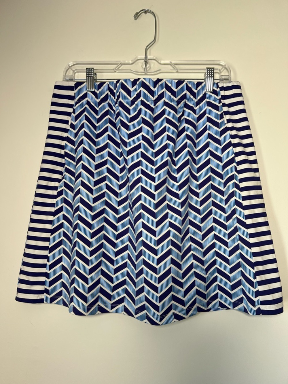 J. McLaughlin Catalina Cloth Palm Springs Skort Navy & Blue Chevron Stripes - Picture 2 of 11